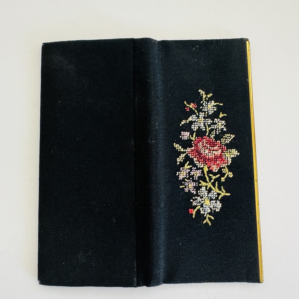 Vtg Petite Point Flower Needlepoint Embroidery Black Beauty Mirror Case NO Comb - Picture 4 of 6